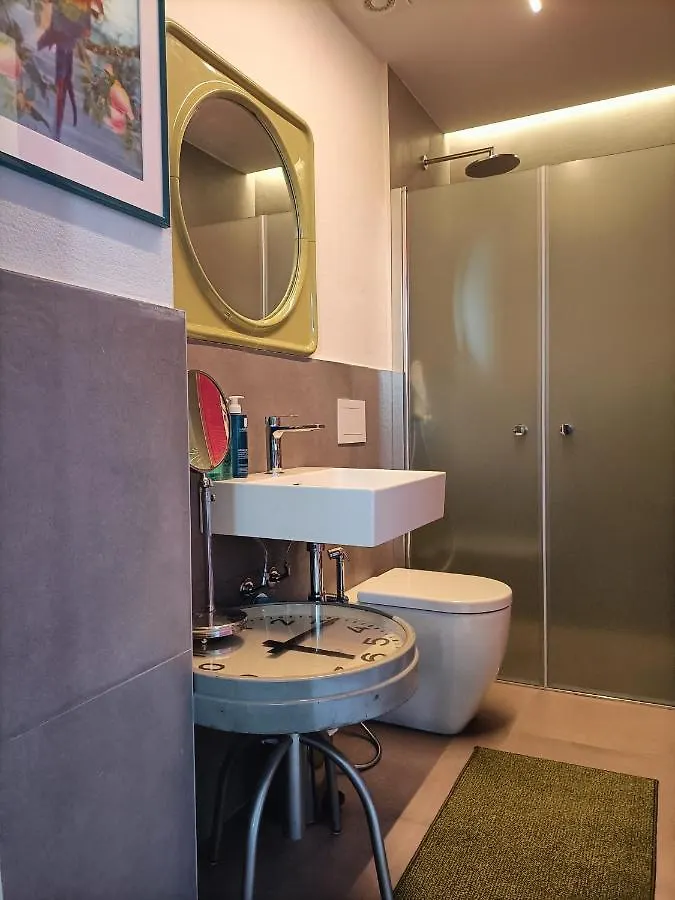 Homestay Room With A Garden Milan