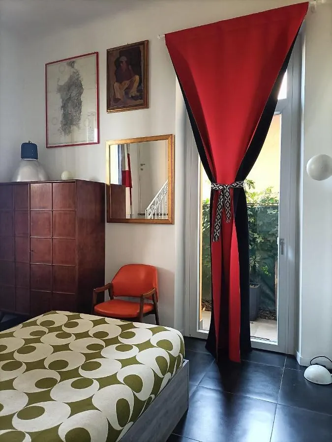 Homestay Room With A Garden Milan Italy